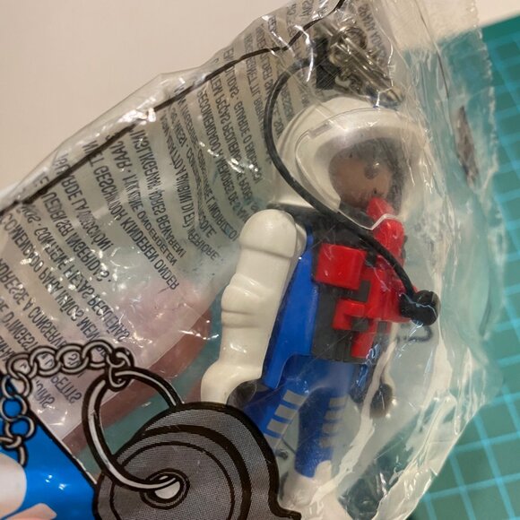 VINTAGE 1998 PLAYMOBIL ASTRONAUT KEYCHAIN - Picture 7 of 8